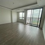 Chính chủ bán ch penthouse 226m2 - 4 phòng ngủtòa n01t1 đồ cơ bản sổ đỏ cc giá bán 13 tỷ. liên hệ: 0948 589 911