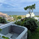 Bán căn nhà rất đẹp, view biển hòn chồng - nha trang. dt 302m2, 8pn. thuận lợi làm du lịch.