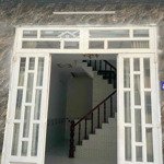 Bán nhà trệt lầu bình chánh 40m2 giá bán 300 triệu gần chợ, khu công nghiệp