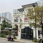 Chính chủ bán biệt thự lô góc embassy 259m2 đơn lập mặt vườn hoa, bể bơi, hướng đông nam mát mẻ