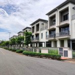 Nhà 1 trệt 2 lầu nằm trong khu compound giá chưa bằng 1 căn hộ ở sg, thuộc dự án swan park đông sg