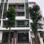 Chính chủ cần tiền bán lk bình minh garden, 76m2, view công viên, sổ đỏ. liên hệ: 0988 970 692