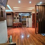 Cho thuê căn góc 125m2 3 phòng ngủ full đồ, nhà a1, 229 phố vọng, hai bà trưng, hn, giá bán 15 triệu.