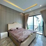 Bán nhà 3 tầng mặt tiền nhà đẹp công năng 3 phòng ngủ , 4wc full nội thất. lh: 0905886199 sang anh