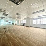 Giảng võ,vp 180m2 thông sàn,thoáng sáng, nhà mới 100% cần cho thuê gấp