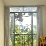 Phòng full nội thất balcon thoáng - thang máy - view bờ kè hoàng sa - lê văn sỹ - trần quang diệu