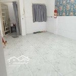 Nhà trần nhân tôn sát bên hùng vương, hẻm xe hơi, 60m2 , cọc 1 tháng