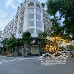 Tòa nhà góc mt - trung tâm của quận 1 - phù hợp vpct.!! - dtsd : 2000m2 hầm, 10 tầng sân thượng