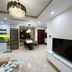 (căn hộ 85m2 view thành phố) - cho thuê 2 phòng ngủ 2 vệ sinhrộng nhất d''capitale trần duy hưng full đồ đẹp