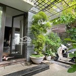 Cho thuê villa 3 tầng, có sân vườn và chỗ đậu ô tô gần lê văn hưu