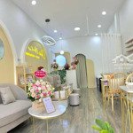 Sang nhượng tiệm nail, nối mi mặt tiền kinh doanh tốt