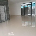 Cho thuê vp tầng trệt khu him lamdiện tích60m2 giá bán 15 triệu,diện tích120m2 giá bán 20 triệu