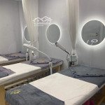 Sang tiệm spa có lượng khách ổn định