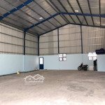 320m2 kho xưởng. xe dưới 10tấn ra vào. giá chỉ 26tr/th. sạch đẹp, cao ráo như hình