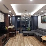 Bán căn hộ d2 giảng võ 2 ngủ, tầng cao view hồ. liên hệ 0978400231