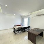 Chính chủ cho thuê văn phòng 30m2 sẵn bàn ghế, view thoáng mát ở tân bình ngay sân bay