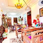 Bán nhà tt mặt phố chợ hàng da, 65m2 x 2 pn, sổ đỏ riêng, thoáng đẹp, ở & homestay, chỉ 3.7 tỷ