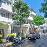 Khách bán lại căn nhà phố ven sông thepearl riverside, bến lức,long an