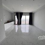 Cho thuê căn 3 phòng ngủsẵn rèm charm city giá thuê chỉ 6 triệu