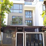 Cho thuê nhà khu villa hà đô centrosa 118 đường 3/2, q10. dt: 5,5x16m, 3 lầu(mới 100%)