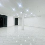 Văn phòng 130m2 sàn tại vinhomes q9, giá bán 10 triệuiệu/tháng, lối đi riêng, wc điện nước riêng