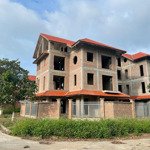 Bán ngay biệt thự vinaconex2 kđt quang minh, đã xây thô, dt 363m2 view sông, giá 3x tr/m2