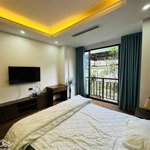 Cho thuê căn hộ mặt phố 141 bùi thị xuân full đồ, ban công 40m2