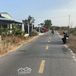 đất láng dài, mặt tiền đường nhựa lớn. cách biển 5,8km. 557m2