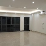 Bán nhà mặt phố view trực diện hồ hoàng cầu không gian đẹp nhiều cây xanh gara để được 3 ô tô