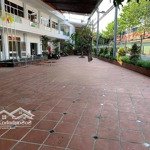 Cho thuê nguyên căn đường nguyễn trãi, phù hợp trường học 20m x 35m, trệt 2 lầu có sân