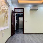 Hơn 5 tỷ-bán nhà 5 tầng thang máy 40m2 giang biên- ô tô-lô góc- cực thoáng- kinh doanh đỉnh