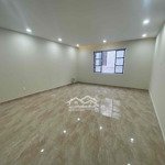 Văn phòng 32m2 cityland park hills p10 gv, 5 triệuiệu , lầu 2 thang máy,ml