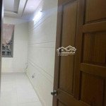 Phòng sạch thoáng toilet riêng hiệp thành- q12