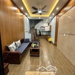 Cần bán nhà mặt phố lê hồng phong, ba đình 50m2, 5 tầng, 16 tỷ.