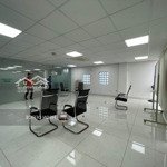 Cho thuê văn phòng 250m2 khu sân bay tsn, phường 2, tb. gía chỉ 40 triệu/ tháng. sàn đẹp trống suốt
