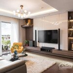 Chính chủ bán ch 3 phòng ngủdiện tích115m2 , full nội thất, view nội khu, sổ đỏ cc, giá bán 4,9 tỷ, liên hệ: 0363388885