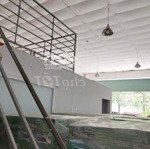 Kho cần cho thuê gấpdiện tích160m2 có gác ở phạm hữu lầu xe cont tận cửa