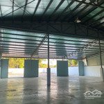 Cho thuê xưởng 2700m2 ngang 30m mặt tiền đt743