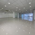 Cho thuê vp tầng trệt trong tòa nhà 8 tầng ..diện tích- 100m2... giá - 32 triệu/tháng