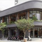 Cần cho thuê showroom mặt tiền 12m đường lê văn lương. lh 0906218216