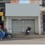 Nhà cấp 4 mái kéo, 8m x 30m - ngay ngã ba lớn.