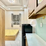 Trống sẵn căn hộ dịch vụ dạng studio cửa sổ thoáng, sát vạn hạnh mall trung tâm quận 10