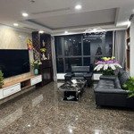 Chính chủ gửi bán căn góc 3 phòng ngủ diện tích 121m2, tầng trung, hướng mát, giá bán 7.3 tỷ full nội thất đẹp