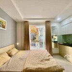 Phòng ban công 30m2 gần chợ bến thành