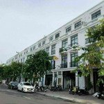 Cho thuê tầng trệt shophouse vincom view công viên 90m2