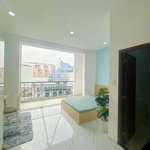 Balcony mặt tiền đường quận 10, thang máy, mới xây