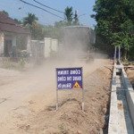 448m2 đất trồng cây hằng năm khu vực đất ở nông thôn nhà dân ở quanh đất