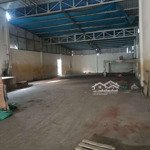 Cho thuê xưởng 600m2mặt tiềnđường xe cont chạy thoải mái ở hóc môn