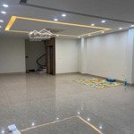 Cho thuê nhà mặt phố đường 72 đường la dương, hà đông 170m2, 5 tầng, thông sàn, thang máy, giá 50 triệu