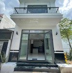 Nhà mặt tiền 100m2, 3 phòng ngủ, 4 vệ sinh hưng long, bình chánh